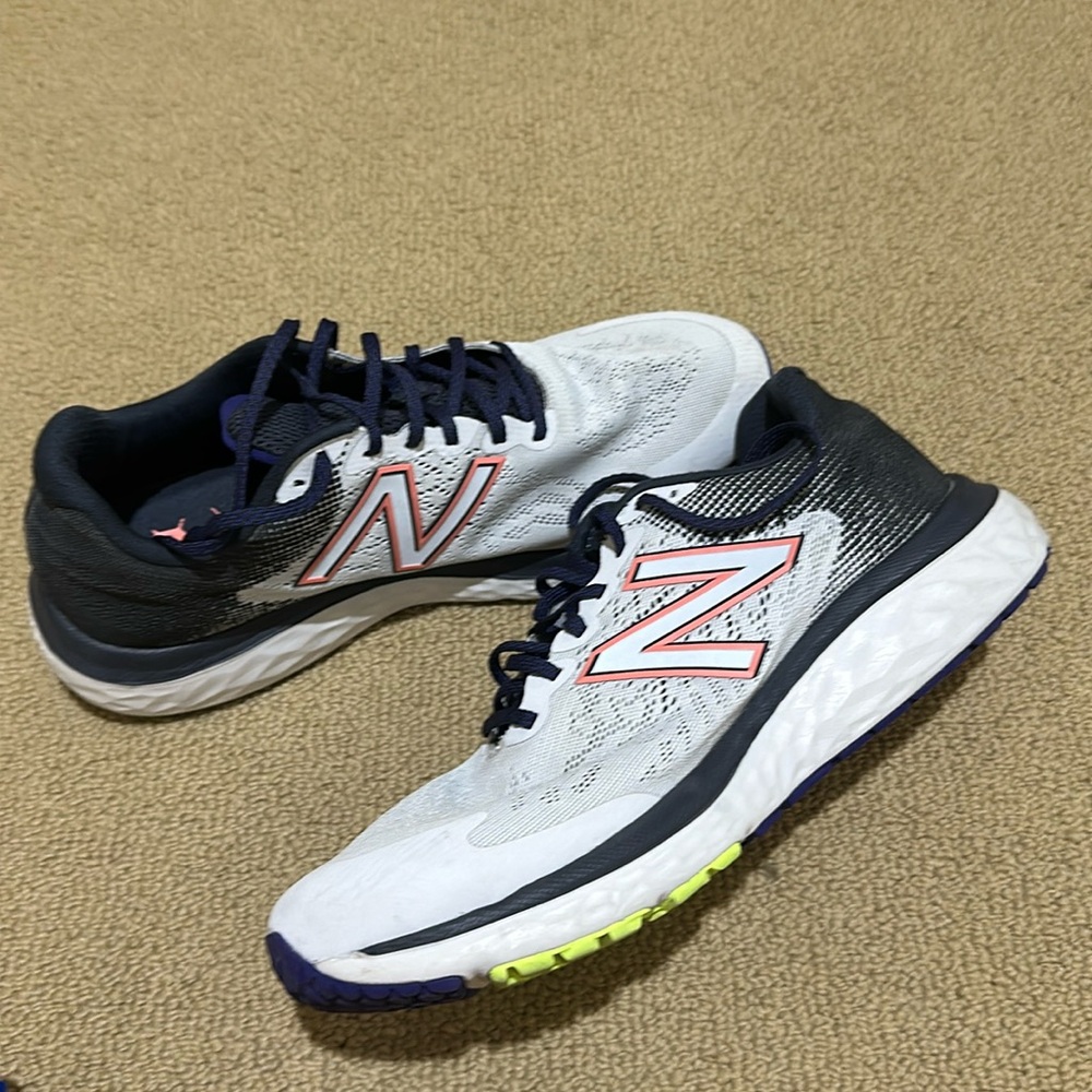 Women’s 12 wide New Balance 680